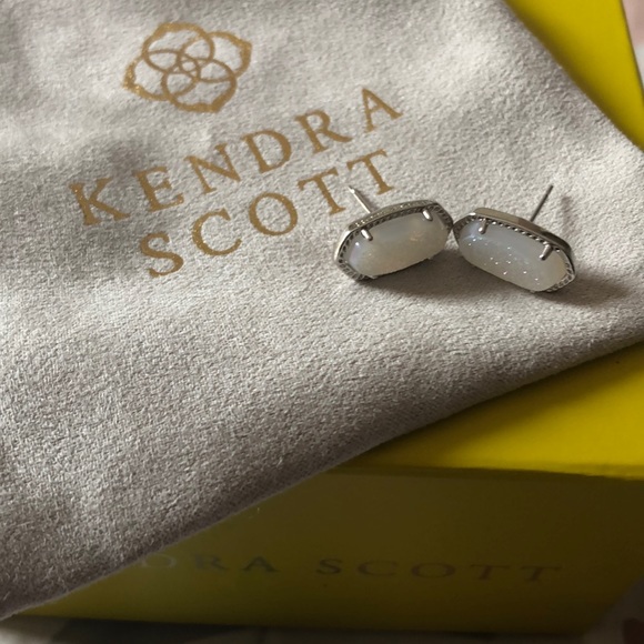 Kendra Scott Accessories - NWOT super cute Kendra Scott earrings